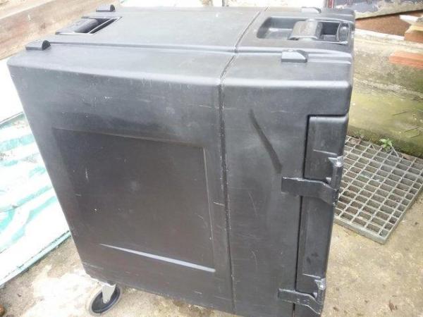Image 2 of Rubbermaid Catermax 100 insulated food storage container on
