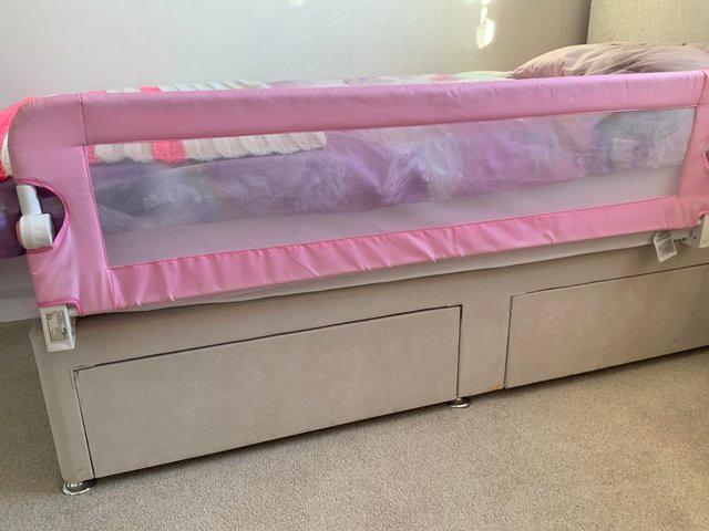 Preview of the first image of VidaXL safety bed rail pink mesh.