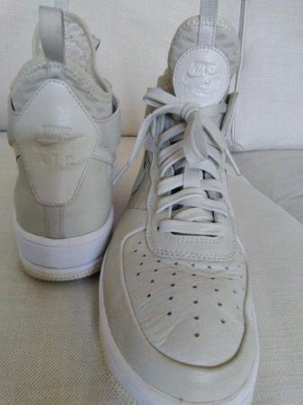 Image 1 of Nike Air trainers size 8 light grey colour