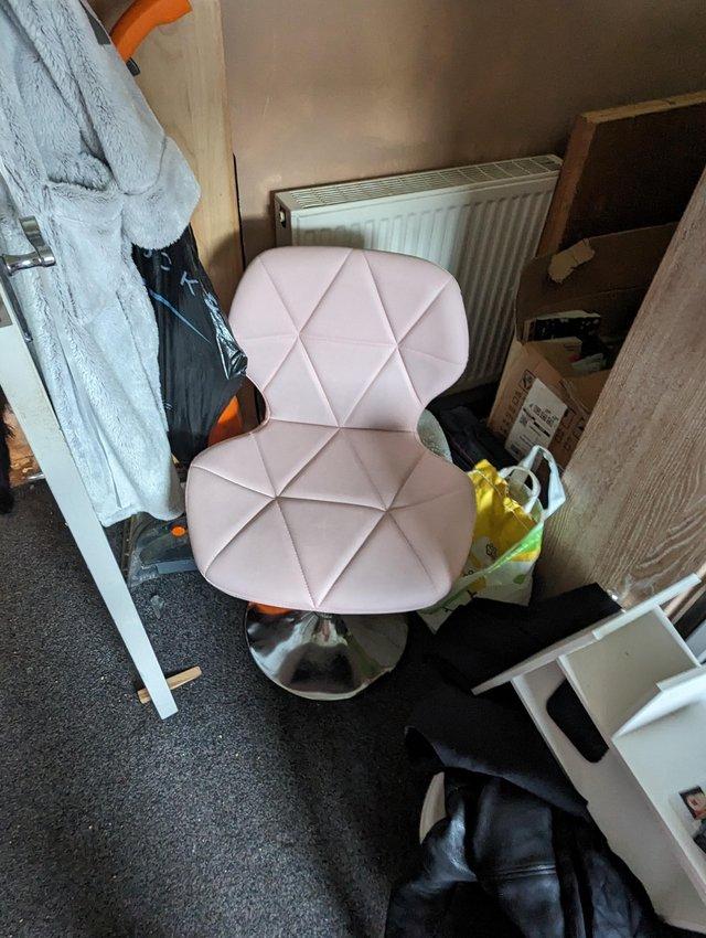 Preview of the first image of Office desk and chair for sale.