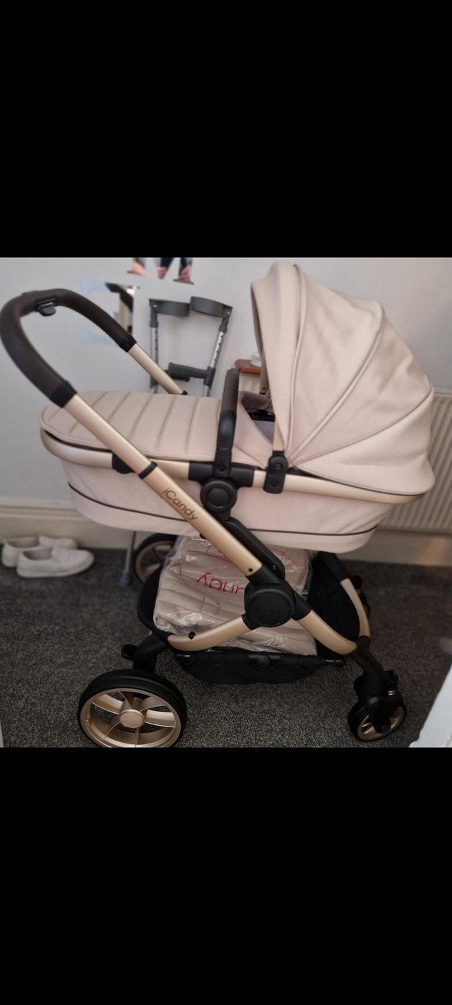 Preview of the first image of I candy biscotti pushchair with car seat isofix base.