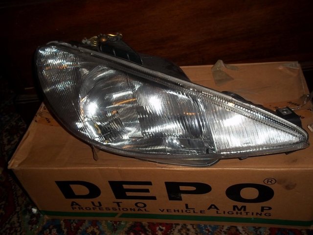 Preview of the first image of PEUGEOT 206 RH Headlight Headlamp 1998-2003.