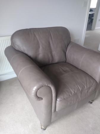 Image 1 of Quality leather sofa and chair