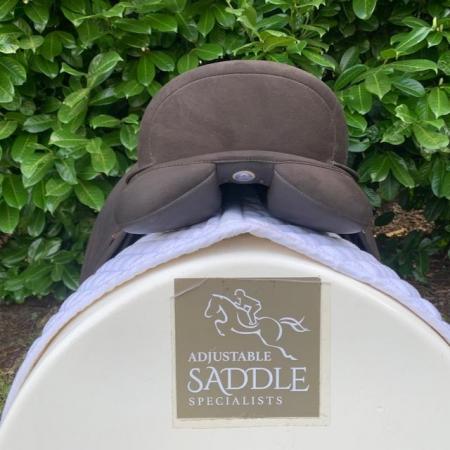 Image 14 of Wintec 17 inch Isabell Werth Dressage saddle