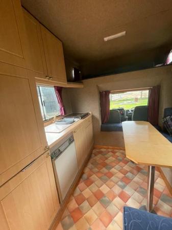 Image 4 of 7.5t Horsebox stalled for 3 with good size living