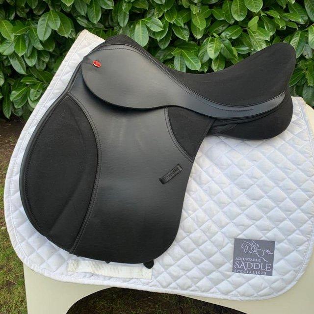 Preview of the first image of Thorowgood T4 17 inch compact saddle.
