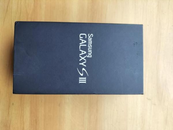 Image 3 of Samsung Galaxy SIII in box