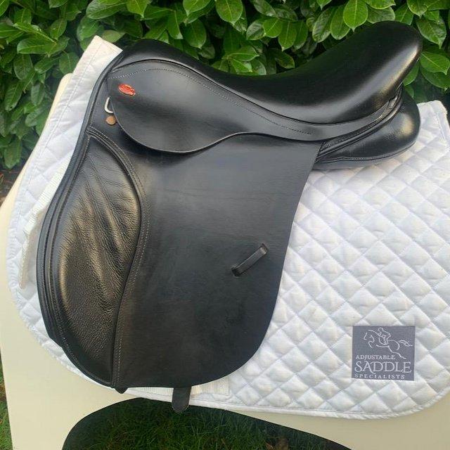 Preview of the first image of Kent & Masters 17 inch Cob saddle.