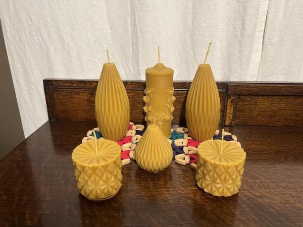 Image 10 of Honey and beeswax candles gift set