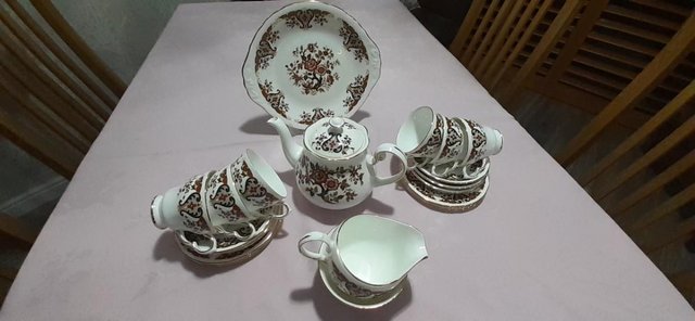 Image 2 of Colclough bone china set Royale pattern