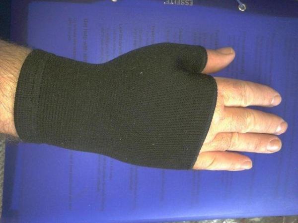 Image 3 of NEW METAL DETECTOR WRIST SUPPORT BRACE ONE PAIR