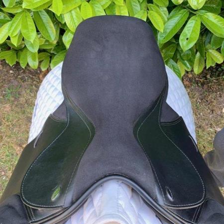 Image 5 of Thorowgood T4 17.5 inch Cob saddle