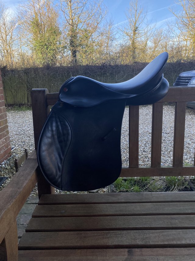 Preview of the first image of Kings 17/17.5” GP Black Saddle - Narrow.