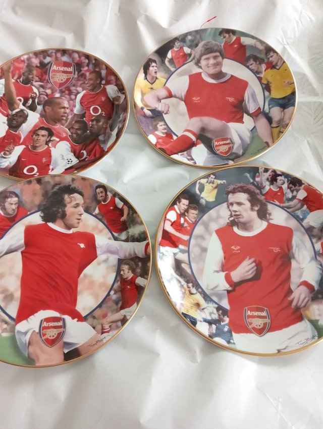 Preview of the first image of collection of arsenal danbury mint plates.