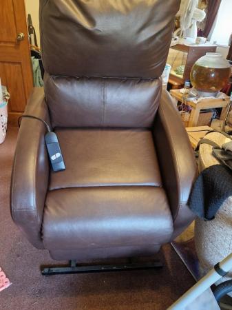 Image 2 of Electric riser/recliner