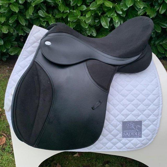 Preview of the first image of Thorowgood T4 17.5 inch gp saddle (S2978).