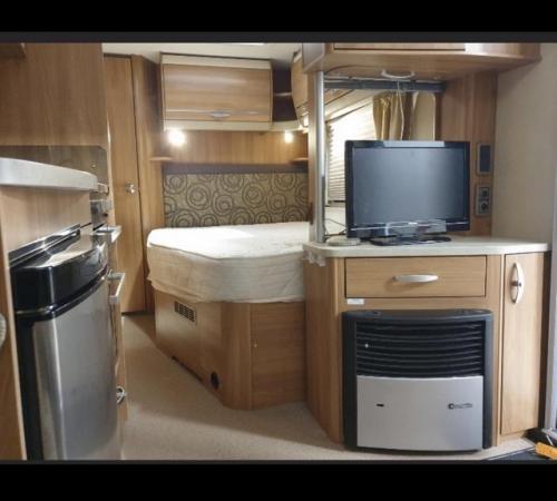 Image 3 of Swift challenger 570 SR T5D fixed bed