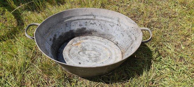 Preview of the first image of Old tin galvanised was tub.