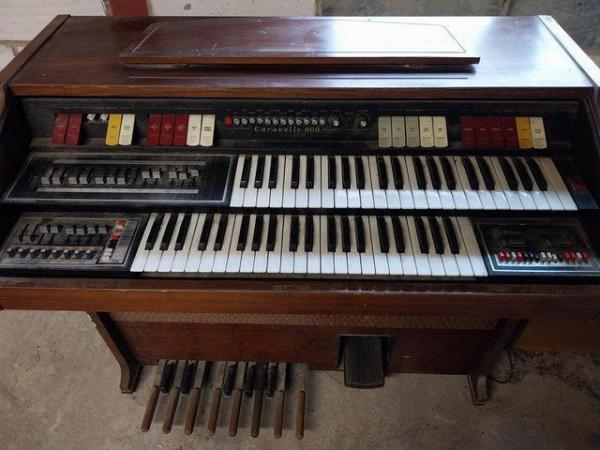 Image 2 of Caravalle 600 Electric organ for sale