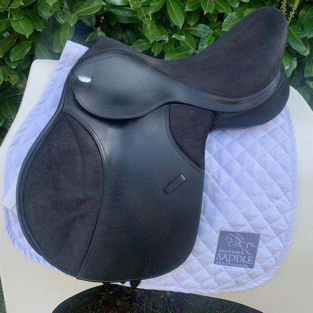 Preview of the first image of Thorowgood T4 16.5 inch compact pony saddle.