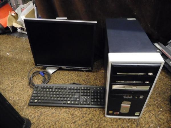 Image 1 of Compaq Presario Desktop Computer Dell 19" Monitor Keyboard 4