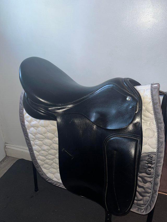 Preview of the first image of Beautiful 17” Black m/w leather dressage saddle.