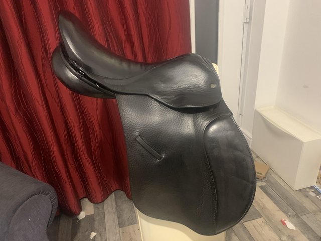 Preview of the first image of 17.5 Jefferies falcon hawk event saddle. Medium.