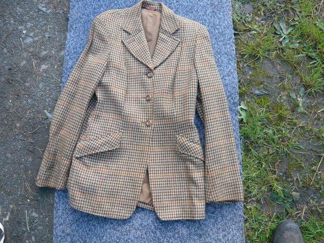 Preview of the first image of Harry Hall 32" brown check hacking jacket.