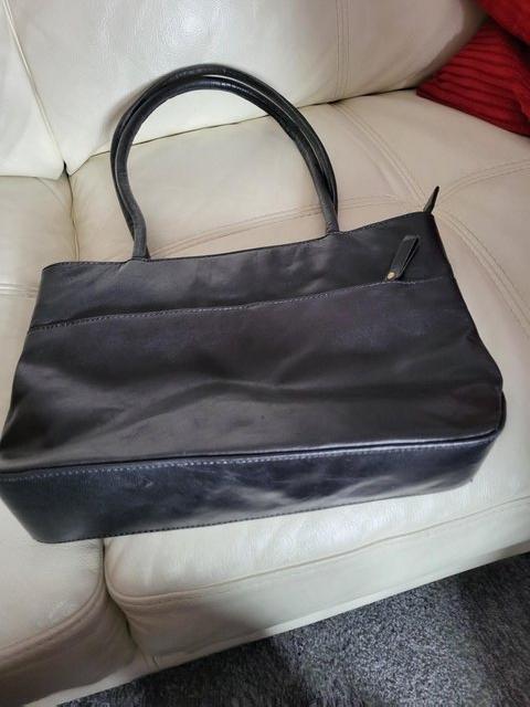 Preview of the first image of Black leather shoulder Handbag.
