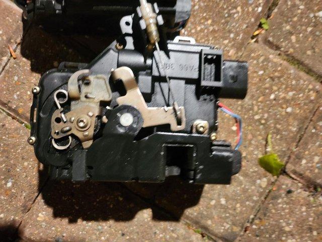 Preview of the first image of Audi tt mrk1 window actuators left right centre switch modu.
