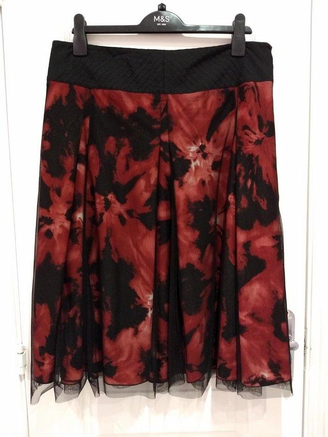 Preview of the first image of New Marks and Spencer Per Una Black Red Skirt Size 14.