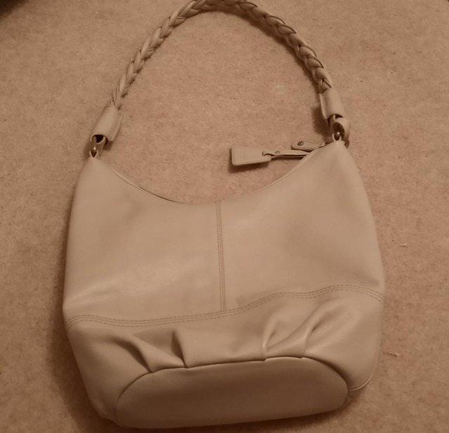 Preview of the first image of Cream Leather Ladies Hotter Handbag.