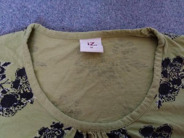 Image 2 of Green floral cotton t-shirt with half sleeves (size M)