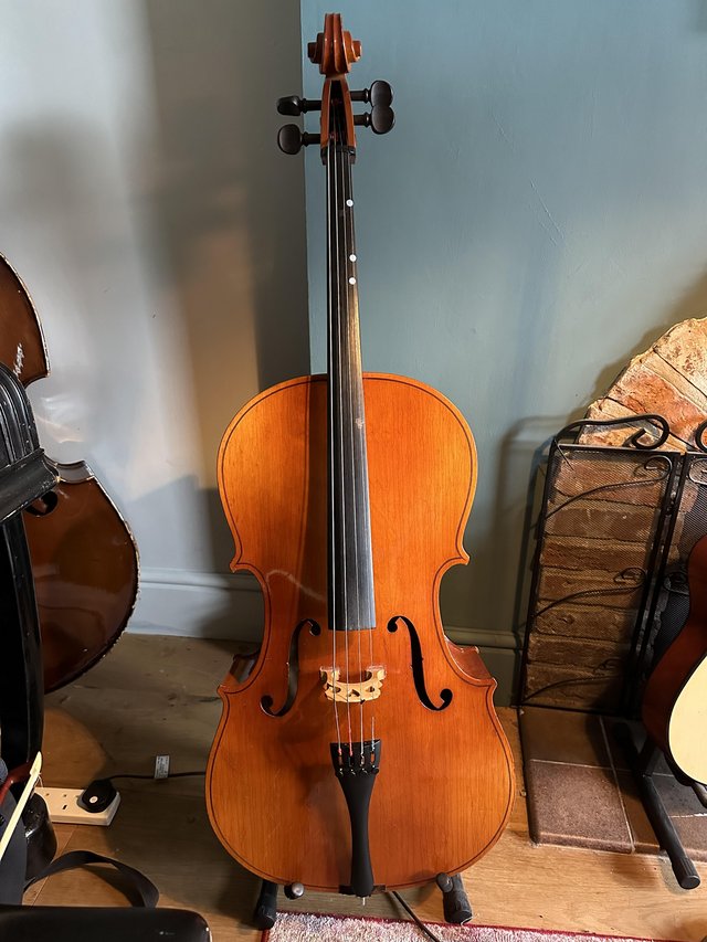 Preview of the first image of 3/4 cello with bow and case.