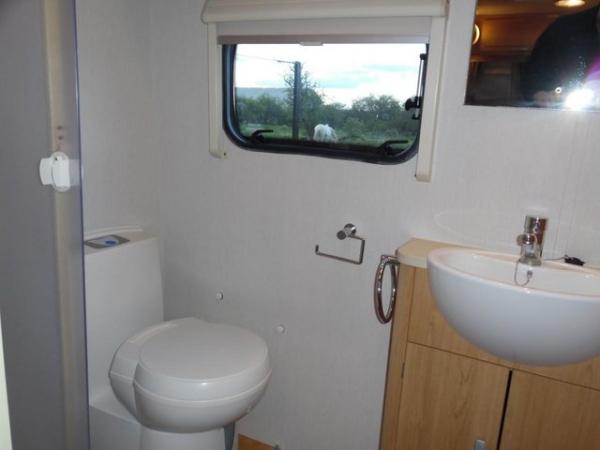 Image 21 of 2011 LUNAR ULTIMA 462,2 BERTH,AWNING,MOVER,SUPER COND.