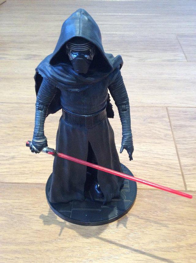 Preview of the first image of Star Wars Kylo Ren Die Cast Figure (like new).