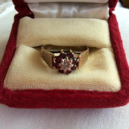 Image 3 of Vintage garnet and diamond gold cluster ring
