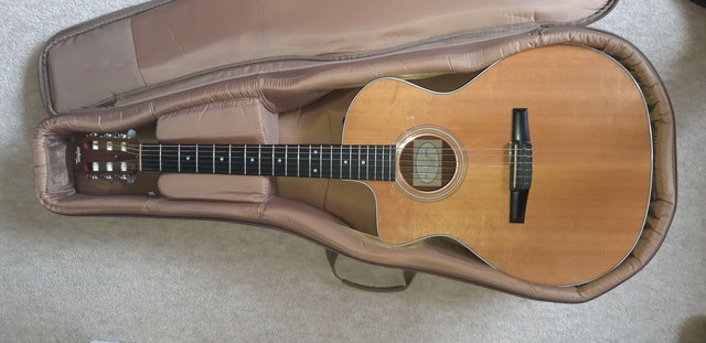 Image 3 of Lefthanded Taylor 214CEN Nylon electroacoustic guitar