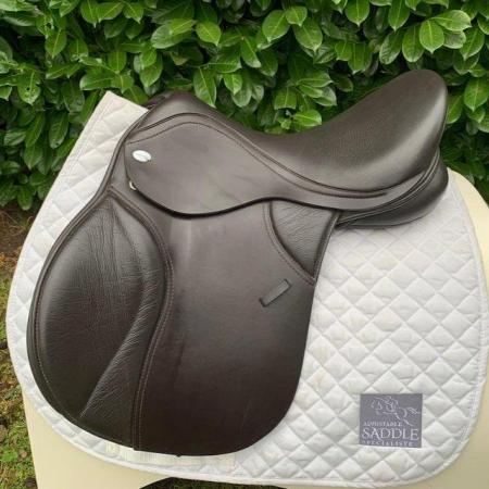Image 1 of Thorowgood T8 17.5 inch Compact saddle