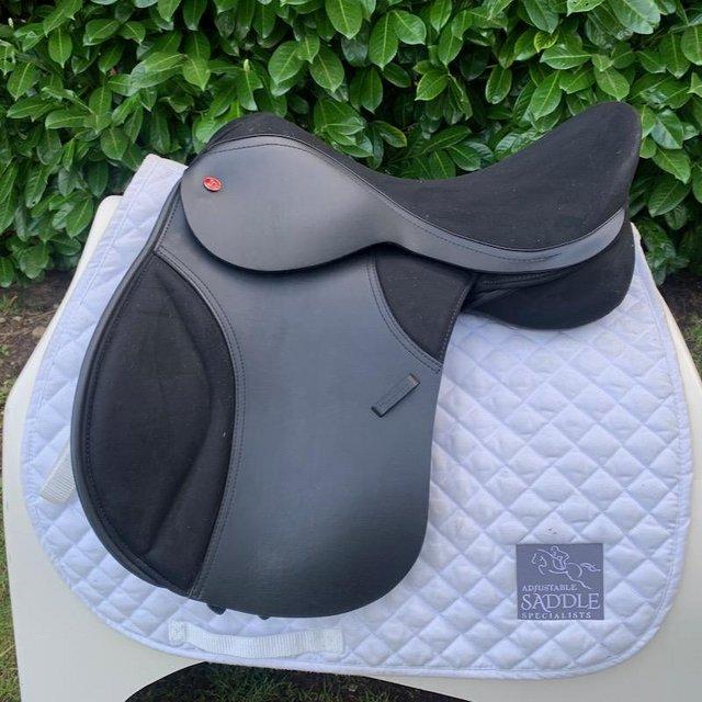 Preview of the first image of Thorowgood T4 17 inch high wither compact saddle.