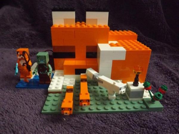 Image 2 of Lego Minecraft The Fox Lodge
