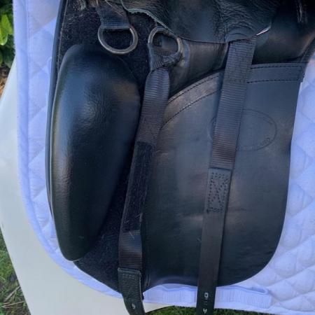 Image 8 of Kent And Masters 17 inch Cob dressage saddle (S3073)