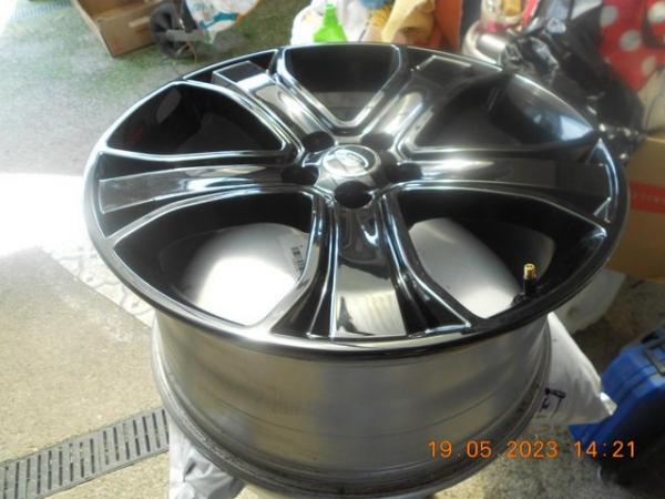 Image 3 of Range rover alloys 4 off 9J by 20 inch