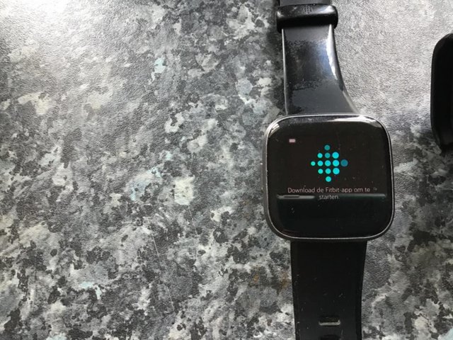 3 versa 2 Fitbit watches