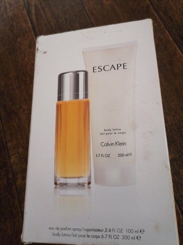 Preview of the first image of Calvin klein escape girt set.
