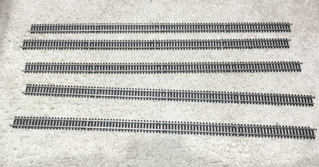 Preview of the first image of Five Hornby R603 37cm straight track.