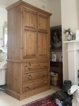 Image 2 of Stunning pine linen press cupboard/wardrobe. Beautiful piece