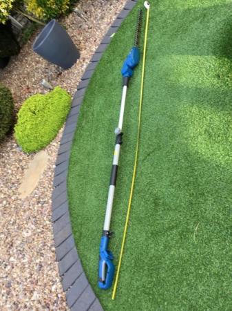 Image 3 of 18volt Cordless Extendable Pole Hedge Trimmer.