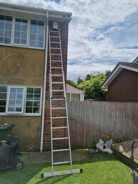 Preview of the first image of extension ladders 3 meters closed extends to 5.2 meters.