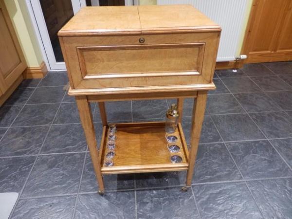 Image 2 of AN ANTIQUE EDWARDIAN DRINKS CABINET.
